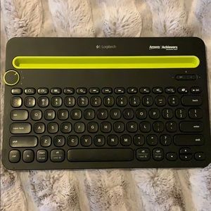 Wireless iPad, iPhone keyboard